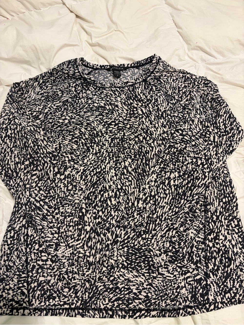 Athleta Black & White Long Sleeve Abstract Crew Top